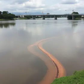 vazamento de esgoto