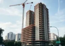 obra não finalizada Avenida dos Semaneiros